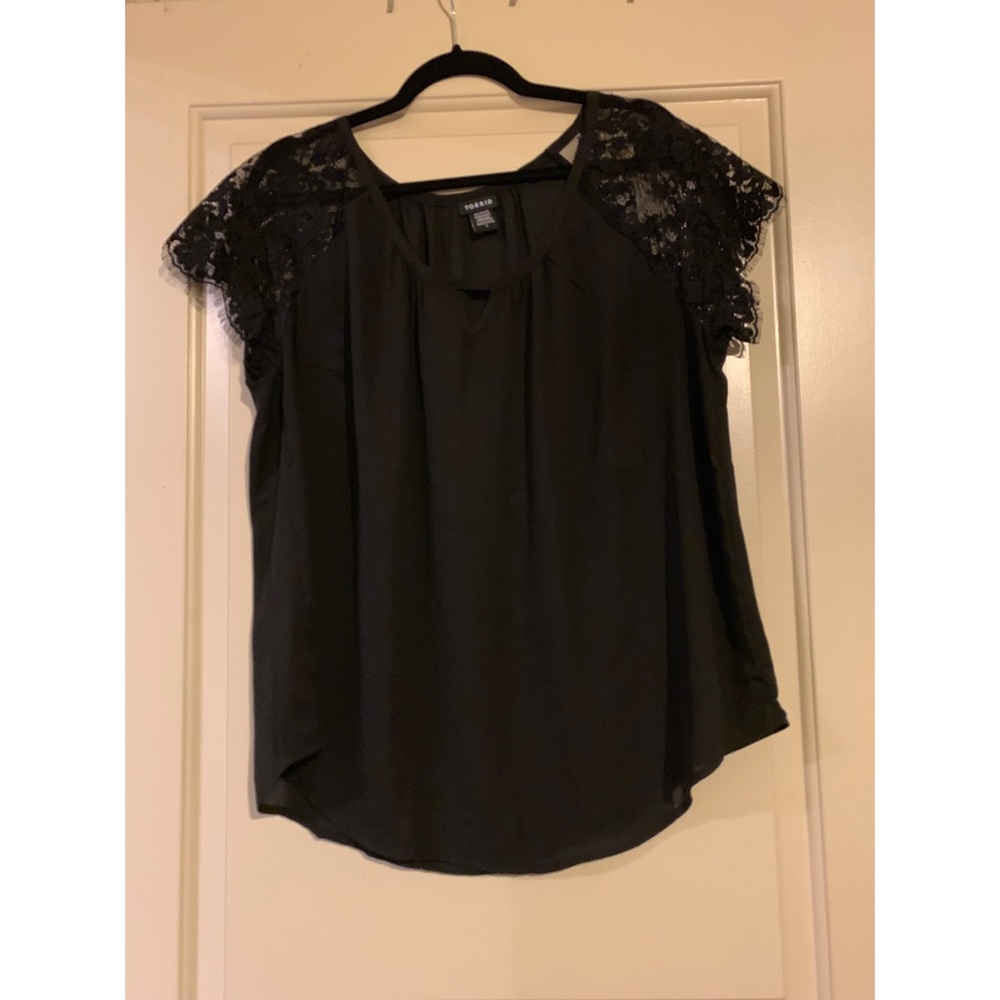 ✨Torrid Lace Cap Sleeve Blouse✨